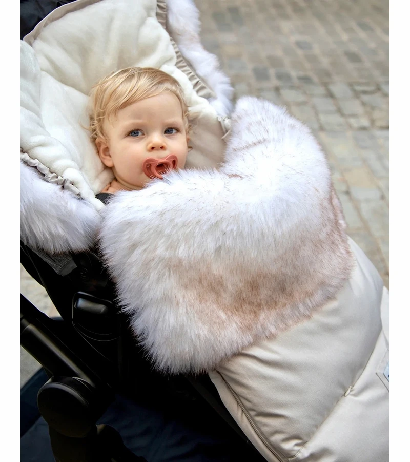 7 A.M. Enfant Plushpod Footmuff - Tundra Heather Beige / White Faux Fur (0-18m) 8 7 A.M. Enfant Plushpod Footmuff - Tundra Heather Beige / White Faux Fur (0-18m) - Image 6