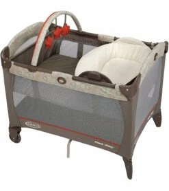 Graco Pack 'n Play Playard With Reversible Napper & Changer - Forecaster