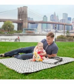 Skip Hop Central Park Outdoor Blanket - Chevron -Graco Store skip hop central park outdoor blanket chevron 184