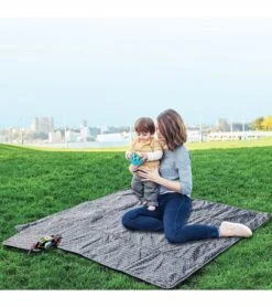Skip Hop Central Park Outdoor Blanket - Grey Feather -Graco Store skip hop central park outdoor blanket grey feather 251