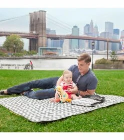 Skip Hop Central Park Outdoor Blanket - Triangles -Graco Store skip hop central park outdoor blanket triangles 223